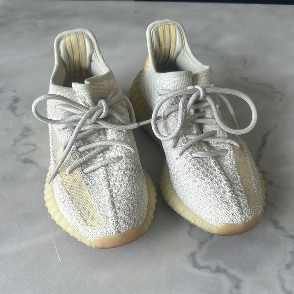 Yeezy Boost 350 V2 – Light Cream/Beige